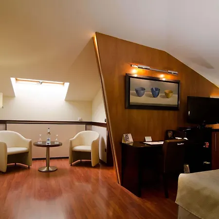 Otel Catalonia El Pilar 4*