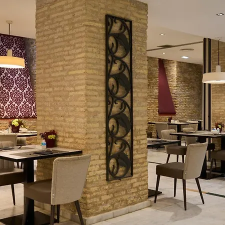 Otel Catalonia El Pilar