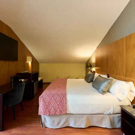 Hotel Catalonia El Pilar 4*