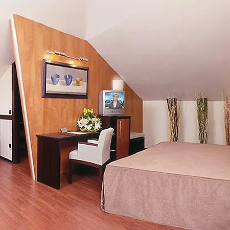 Catalonia El Pilar Hotel